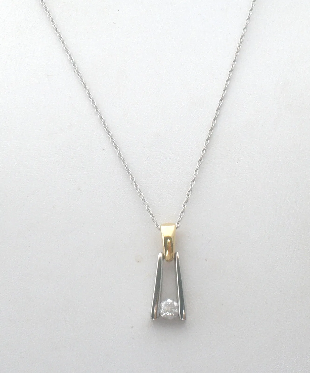 18K Gold & Platinum Diamond Pendant Necklace 19"