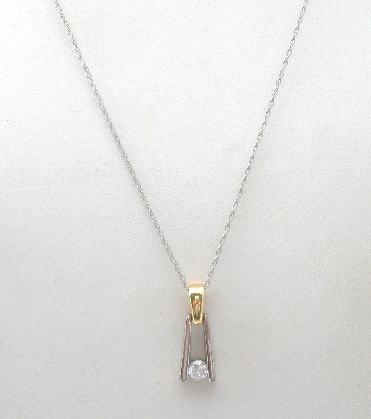 18K Gold & Platinum Diamond Pendant Necklace 19"