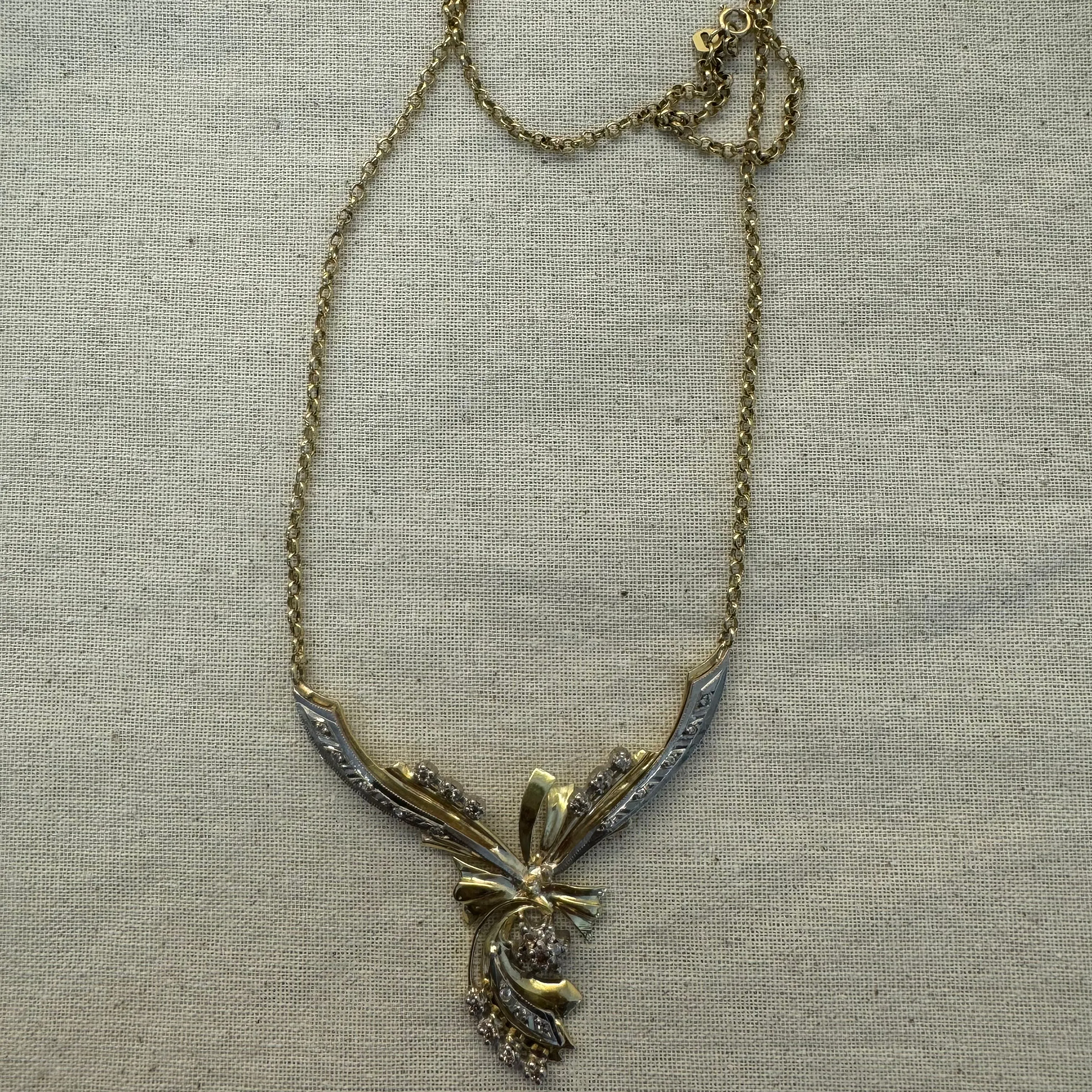 18K gold necklace set with Diamonds