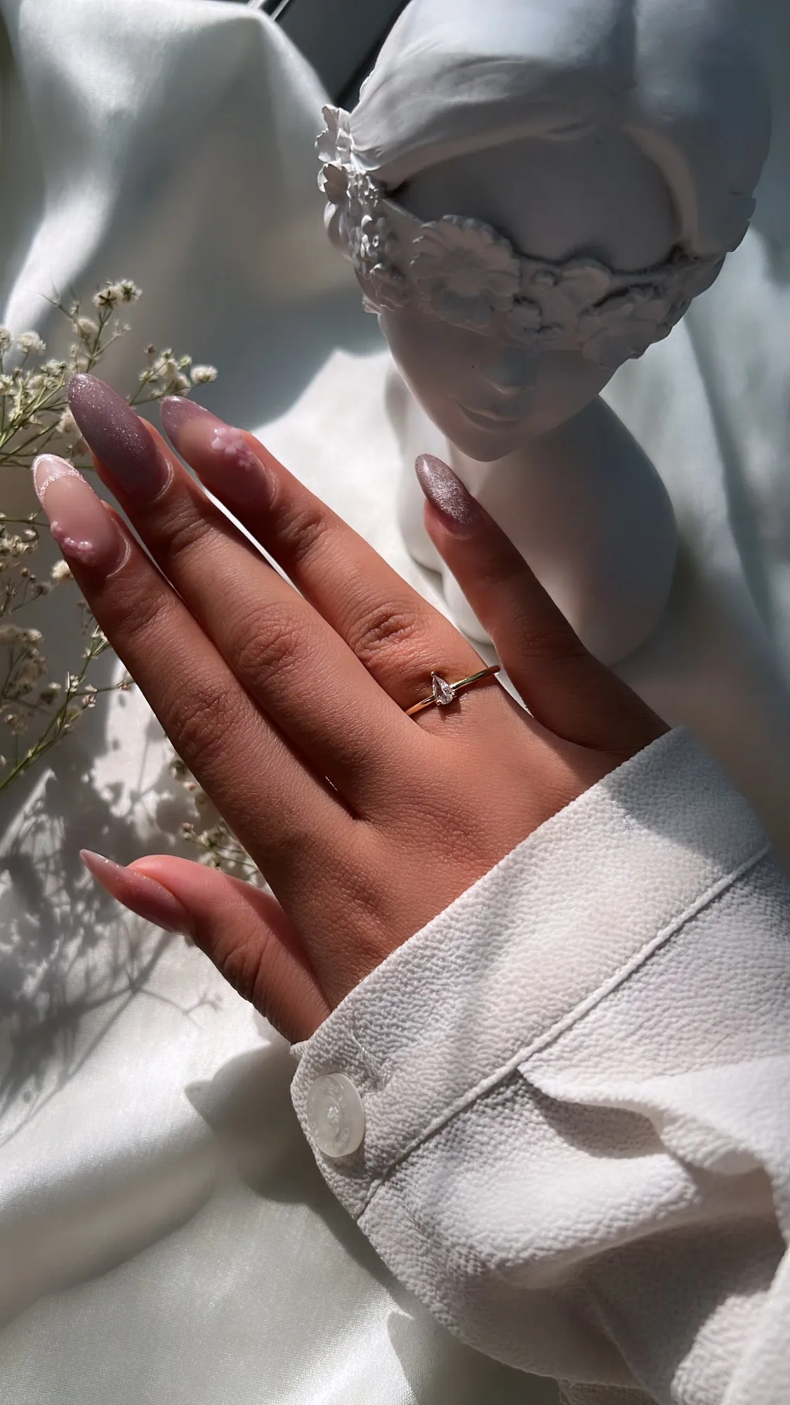 Delicate minimal rings