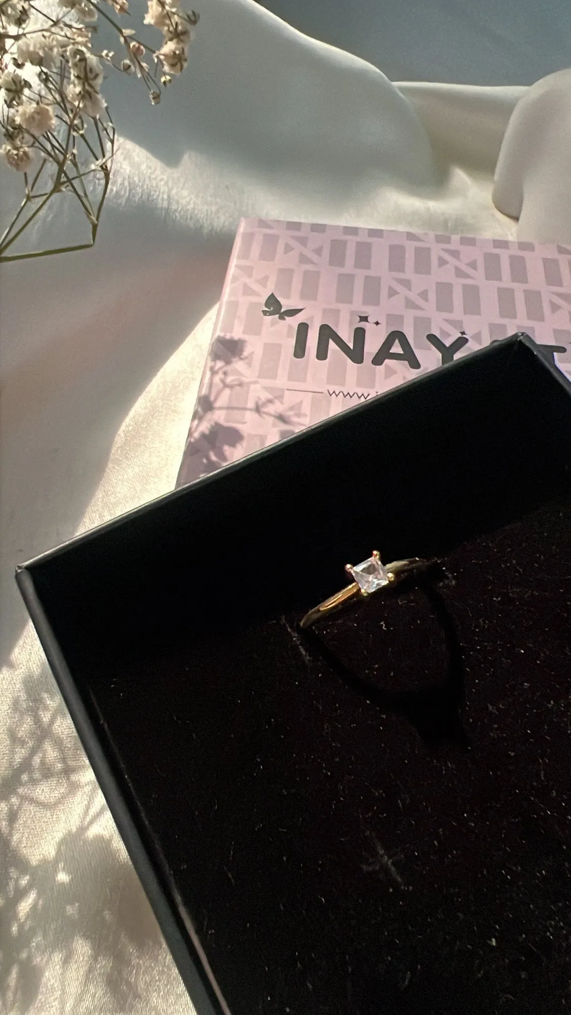 Delicate minimal rings