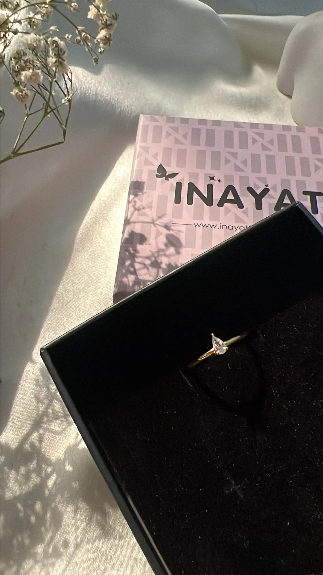 Delicate minimal rings