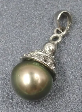 Freshwater Pearl Pendant in Sterling Silver with Clear Glass Rhinestone