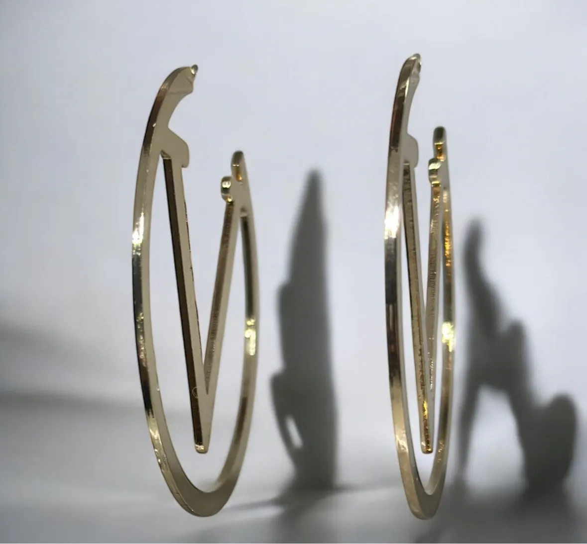 Lux - Golden Letter V hoops