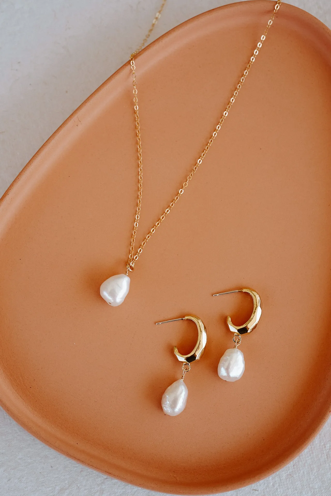 Mila Pearl Hoop Earrings - Gift