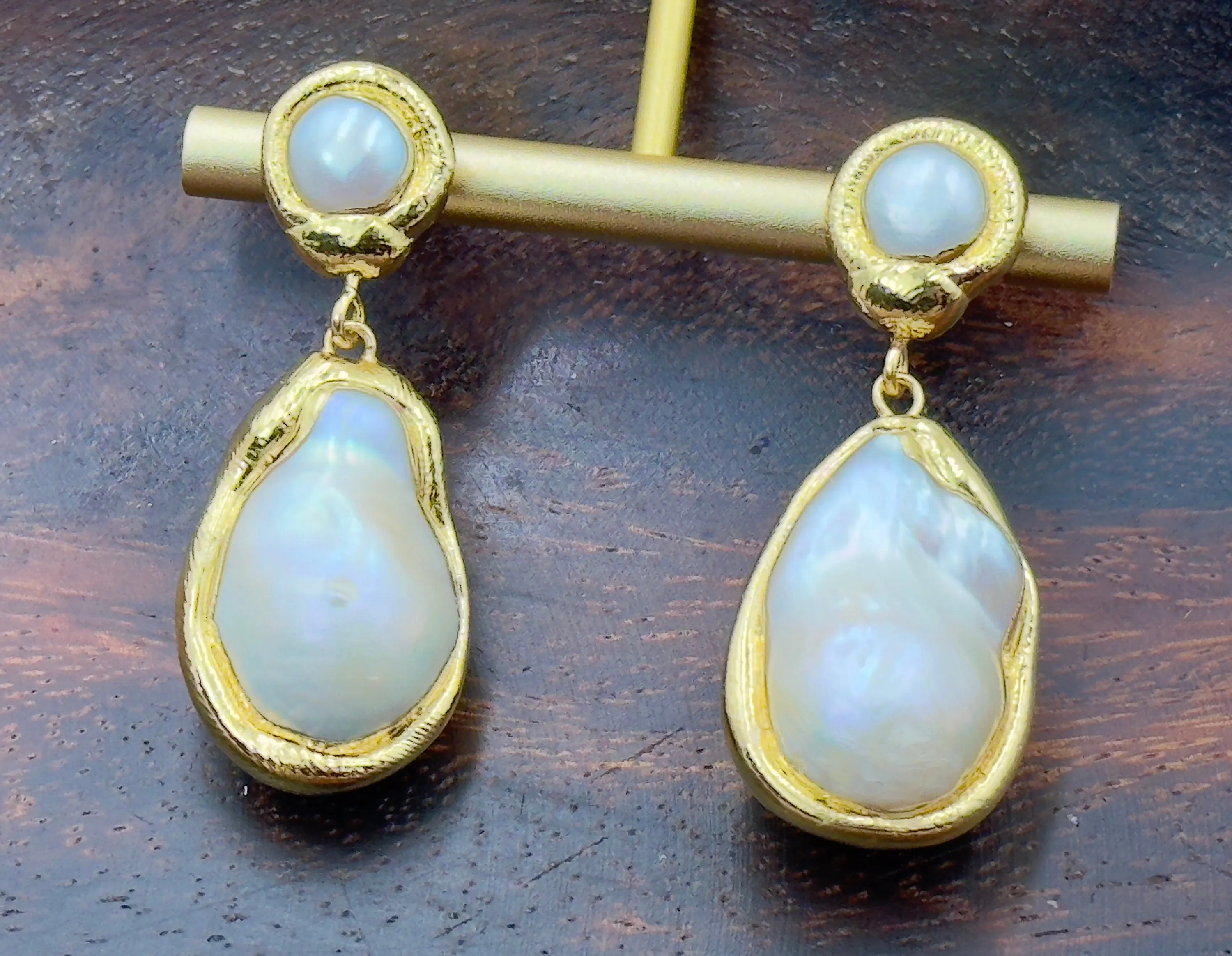 Natural baroque pearl earrings