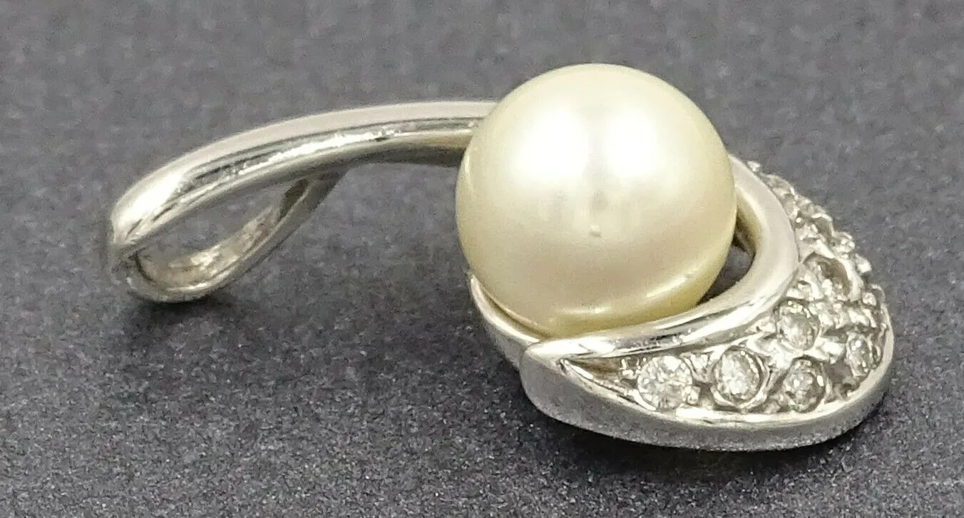 Pearl & Diamond 14ct White Gold Pendant