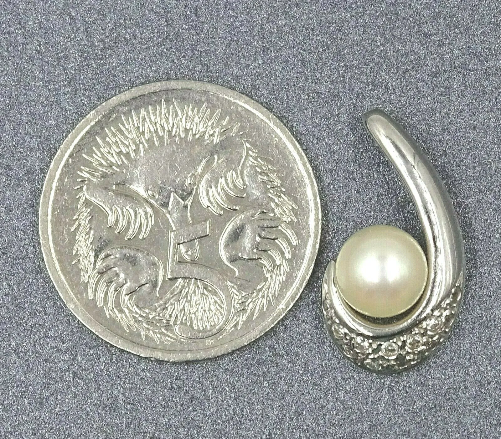 Pearl & Diamond 14ct White Gold Pendant