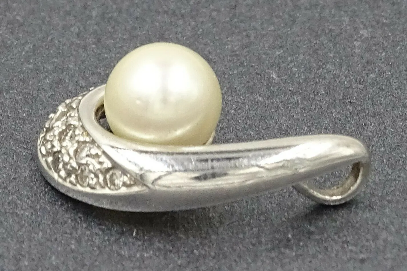 Pearl & Diamond 14ct White Gold Pendant