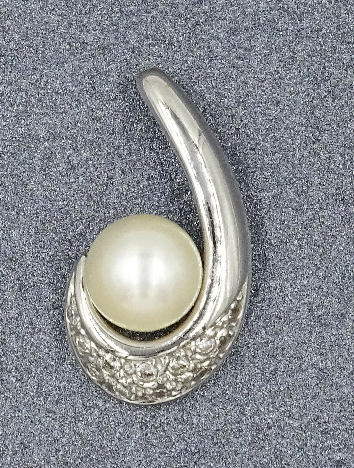 Pearl & Diamond 14ct White Gold Pendant