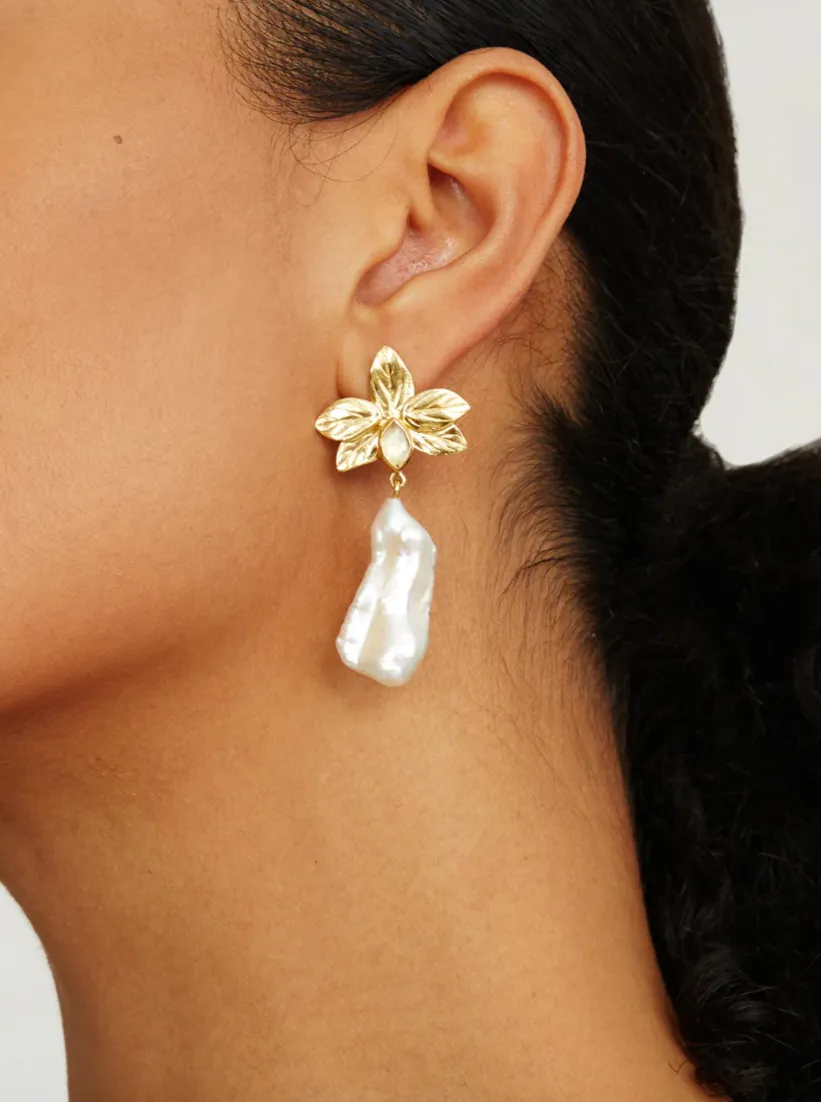 Sylve Drop Earrings White Pearl